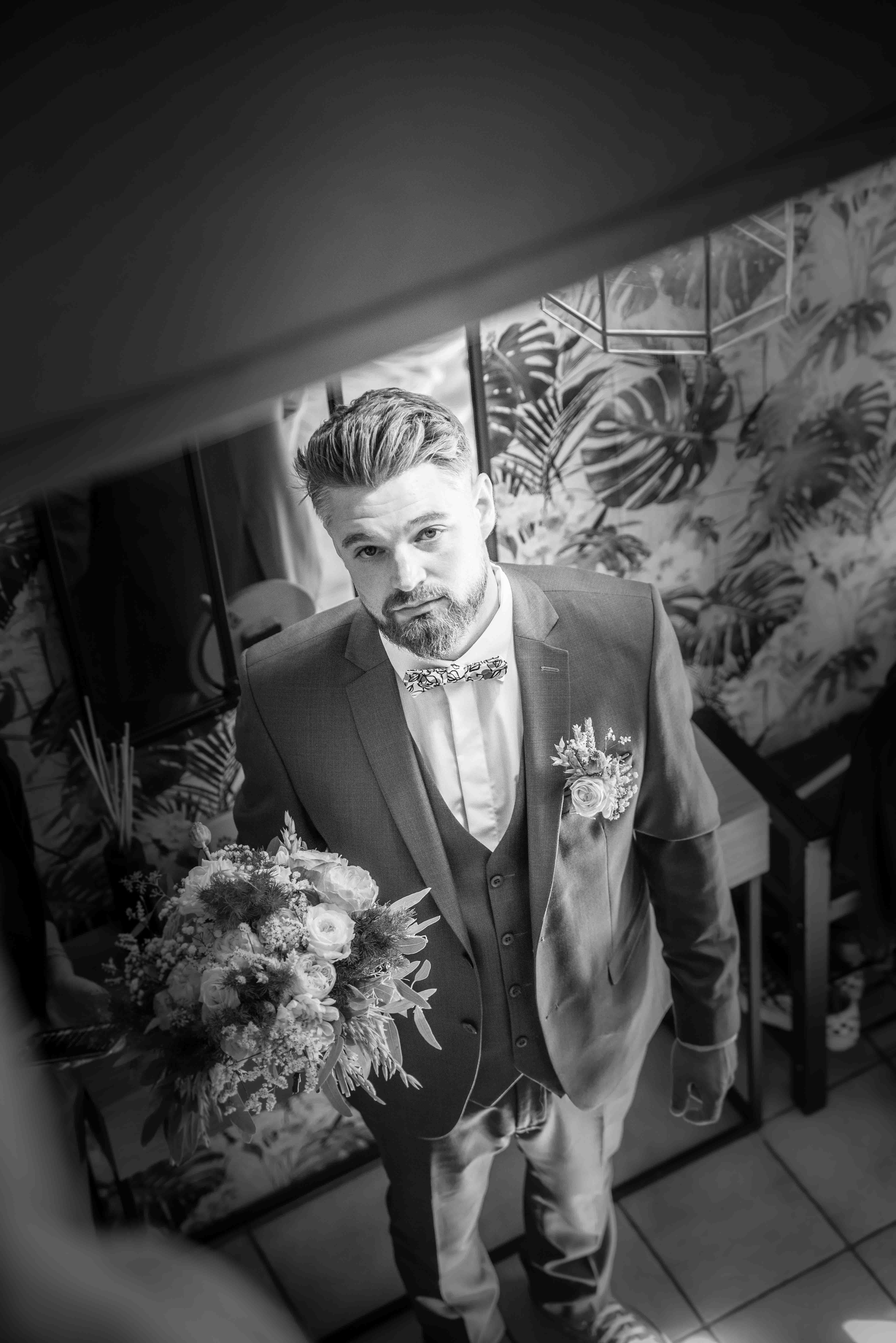 Portrait marié salle bain