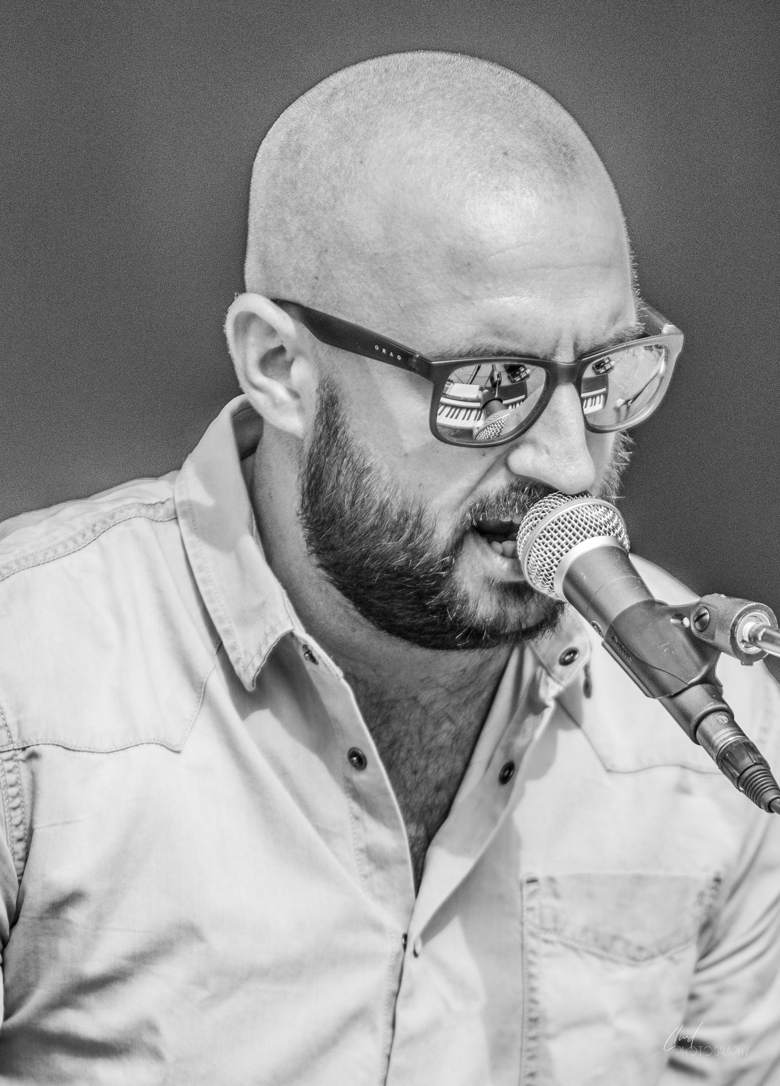 Opalis chanteur N&B